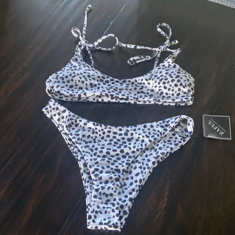 NWT * Zaful black and white swimsuit
